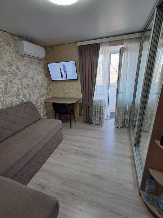 Одно кімнатна квартира з євроремонто,  вул.Полтавська 10.