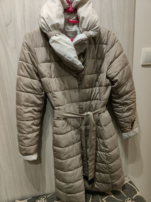 Sprzedam długą kurtkę rozm M