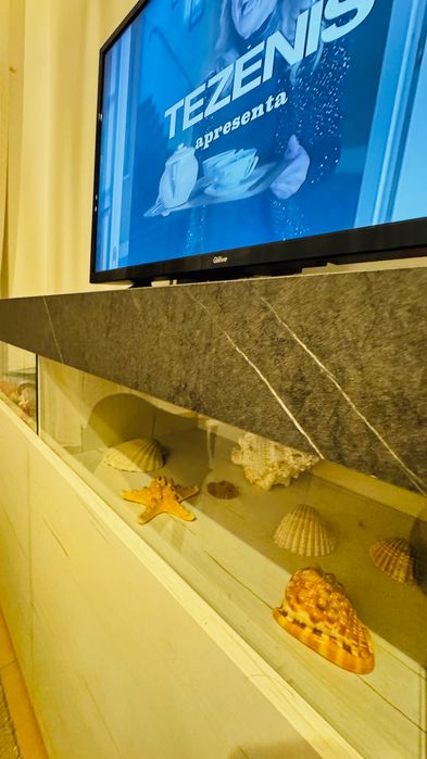 Aparador efeito mármore preto