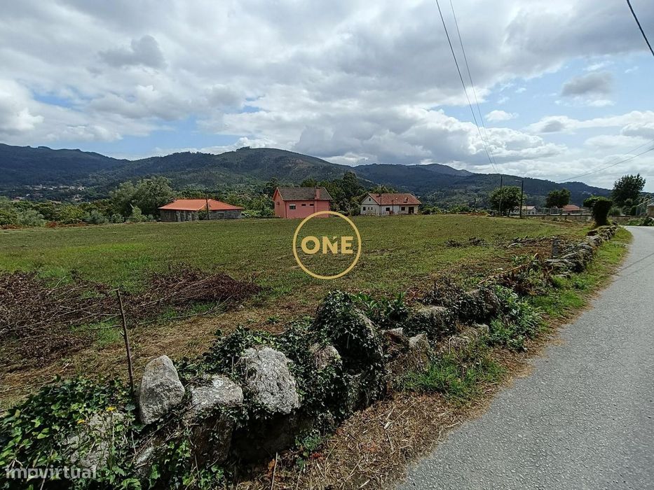 Terreno com possibilidade de construção em Oriz Santa Marinha - Vila V — Oriz (Santa Marinha) E Oriz (São Miguel), Braga