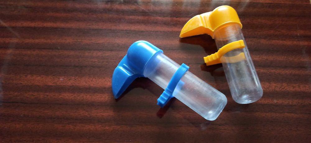 Поилки и гнездо для кенаря или попугая