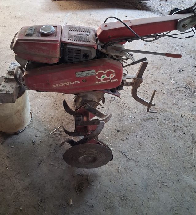 Motocultivador Honda com alfaias