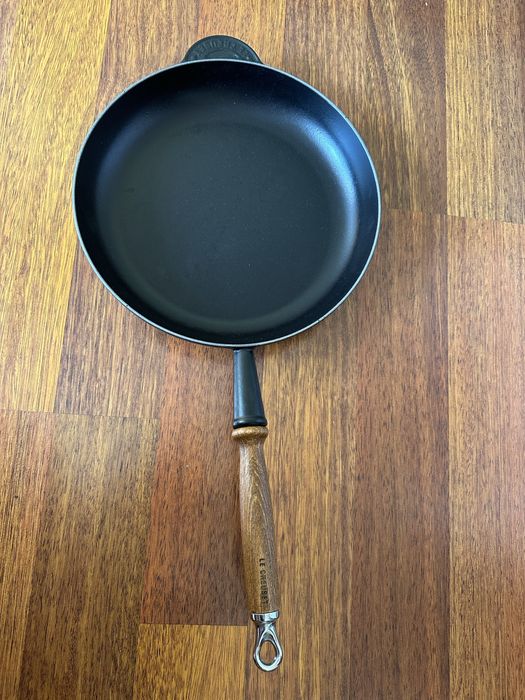 Le creuset чугунна сковорідка