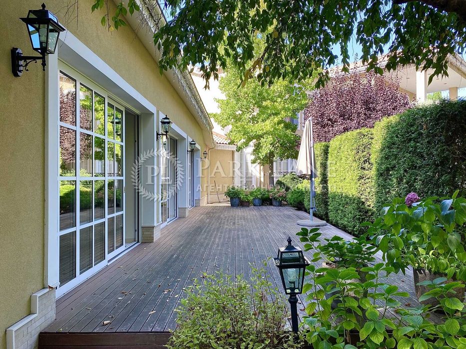 Конча-Заспа. Дамба. Дом с выходом на Днепр. 50 соток земли.