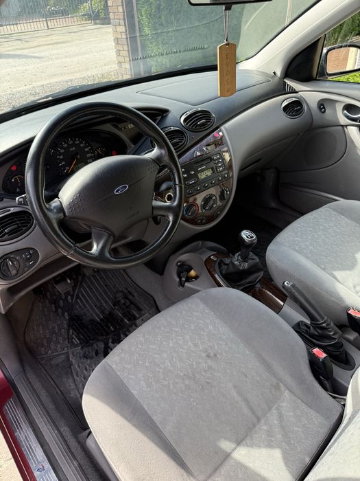 Ford Focus 1.6 100KM