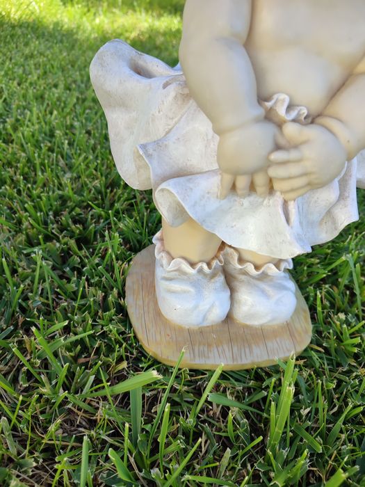 Casal de meninos em resina