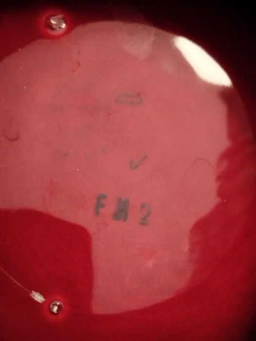 Cinzeiro antigo. Bordô