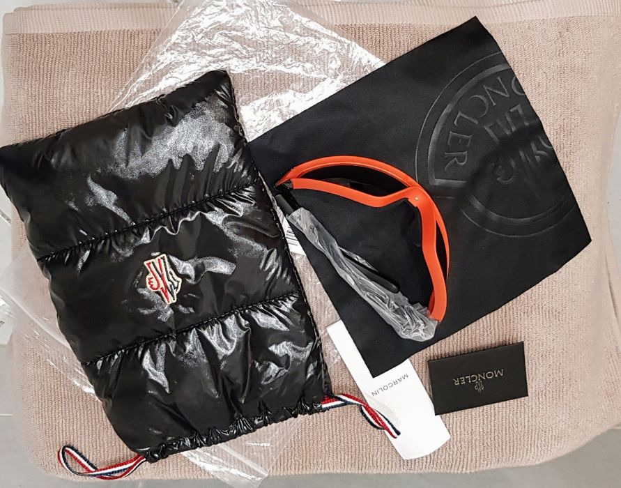 Солнцезащитные очки Moncler