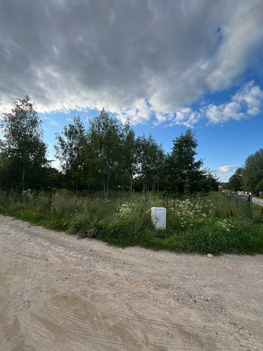 Duża działka na sprzedaż, dostęp do drogi z 3 stron