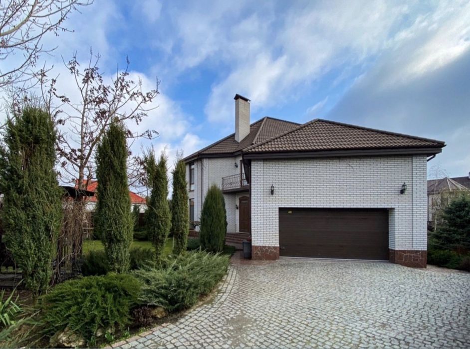 Продам шикарный дом в лесу возле реки