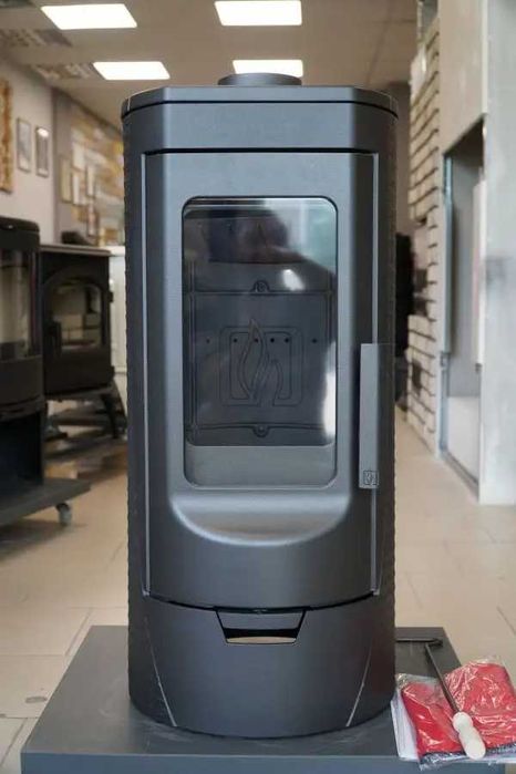 Чугунная печь-камин Plamen Tara — на дровах 6квт