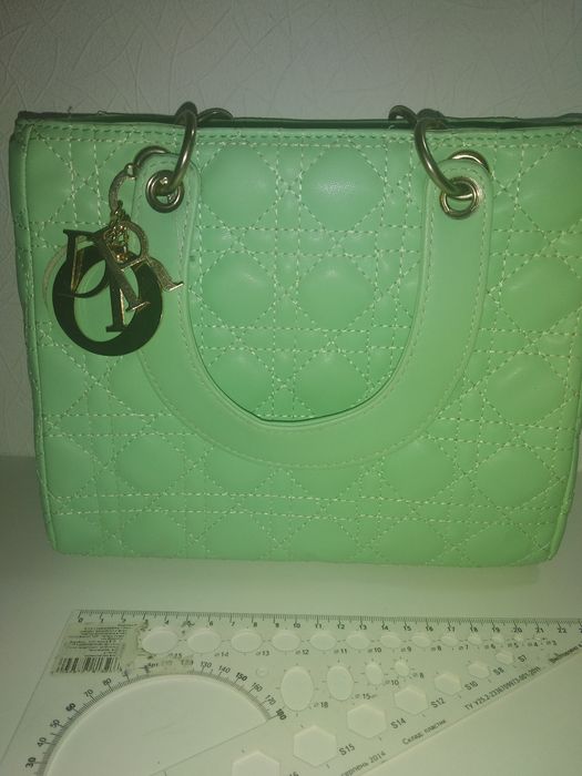 Сумка в стиле Диор.