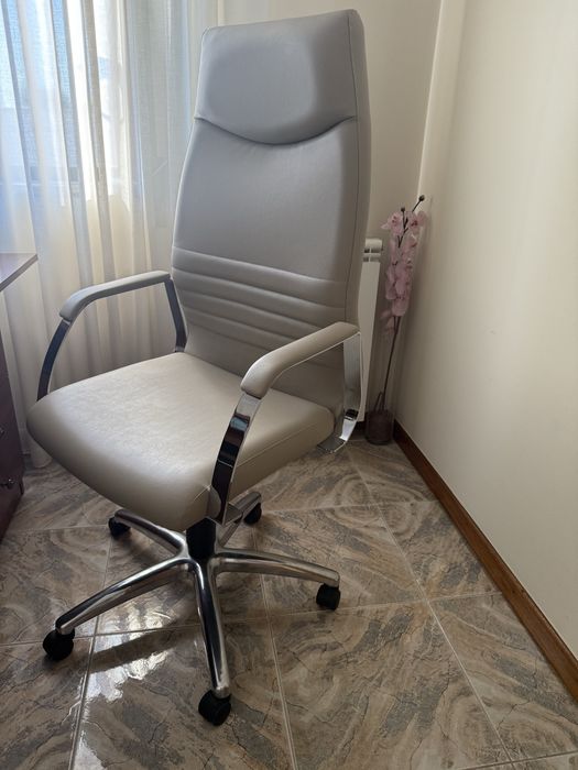 Cadeira ergonomica de escritório nova