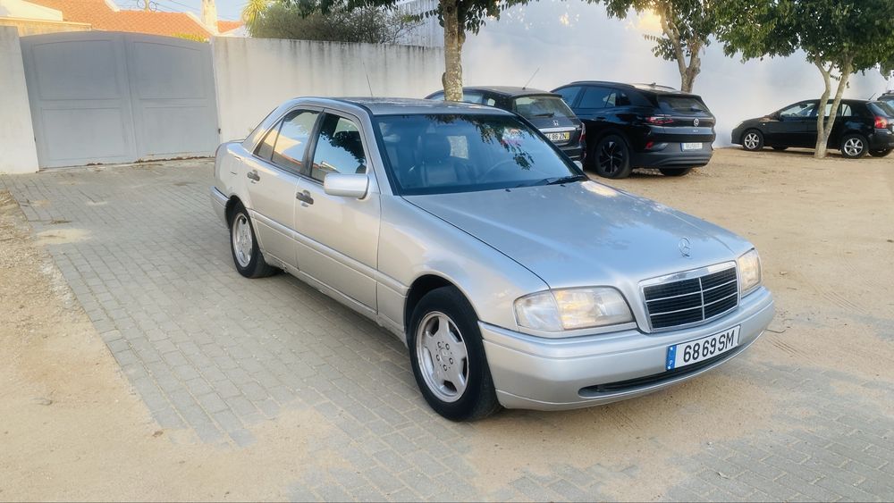 Mercedes 2.2D em muito bom estado foto 2