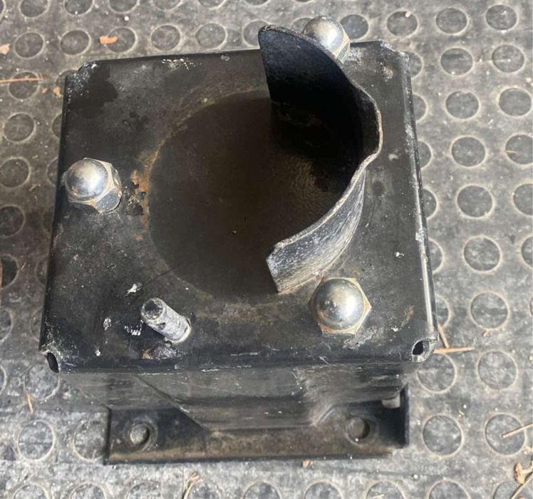 Suporte pneu suplente para Terrano I