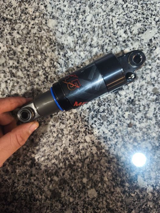 Suspensão traseira a ar 150mm