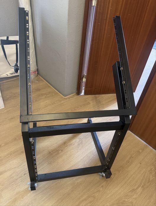 Rack de Estúdio 19" com Rodas - Estrutura Metálica Profissional
