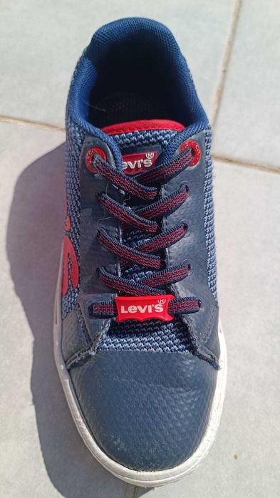 Sapatilhas Levi's – 34. Em bom estado.