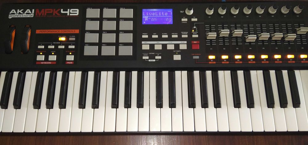 AKAI MPK 49 - Teclado MIDI/USB