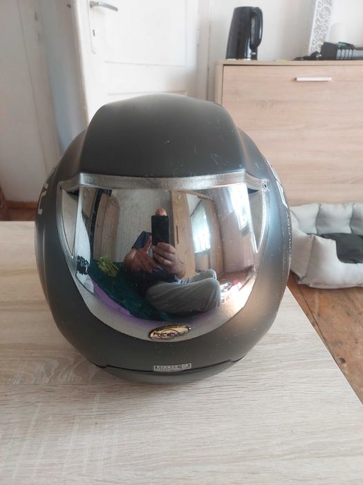 Kask motocyklowy reevu z lusterkiem