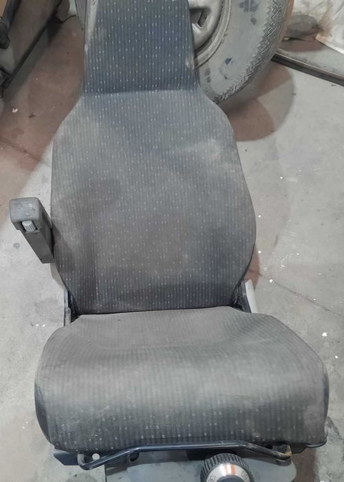 Mitsubishi Canter Fuso - 2017 - Porta esquerda, Painel Frontal, Banco