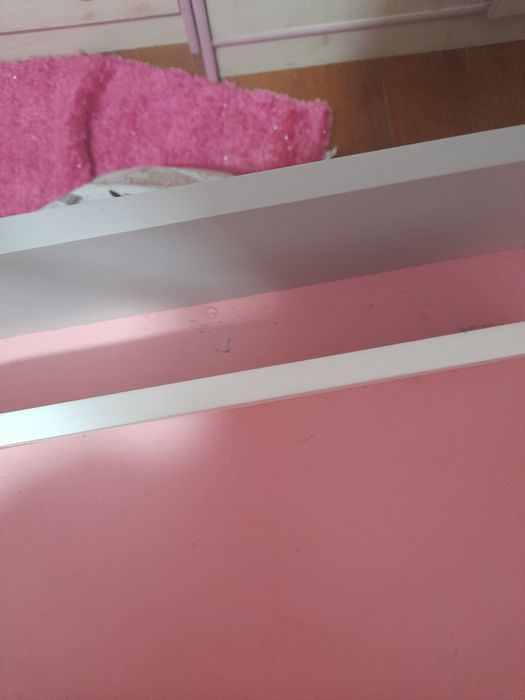 Secretária infantil menina com oferta