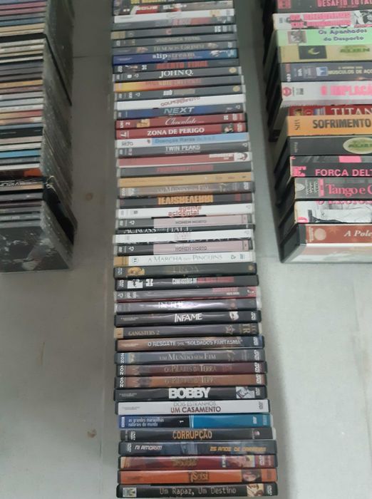 Lote CD/DVD/VHS (205 unidades)