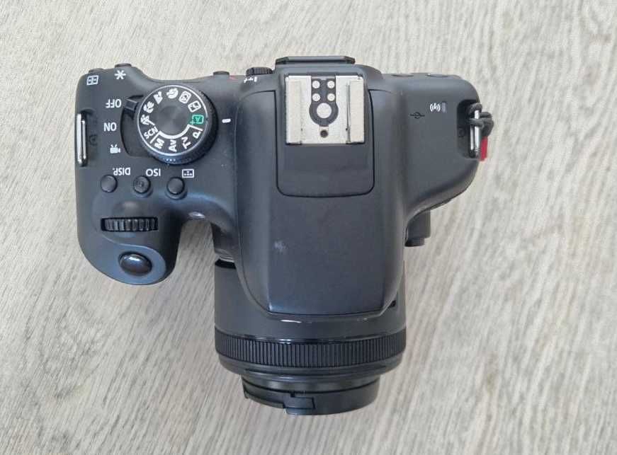 Canon EOS 750D + 2 lentes + bateria extra