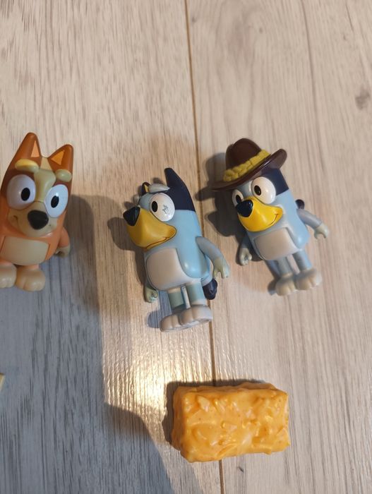 Zestaw figurek bluey i bingo
