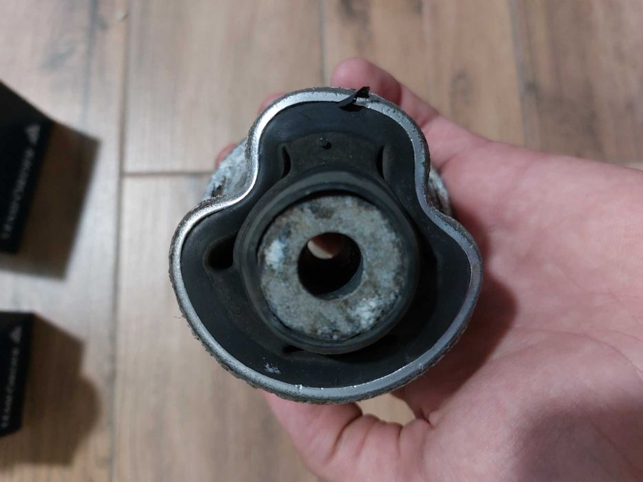 Салейнблоки задней балки Опель Астра Н