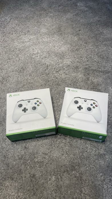 XBOX ONE S + 2 Pady