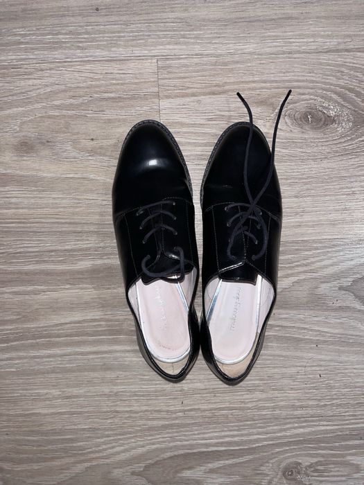 Нові шкіряні класичні туфлі