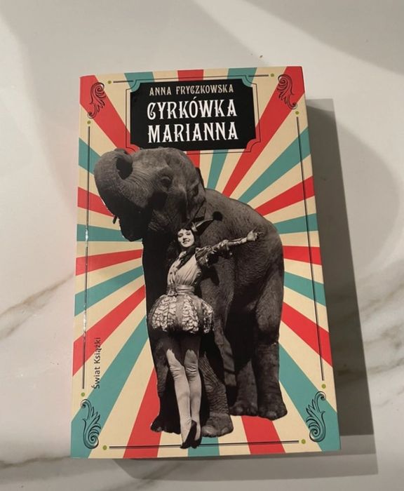 Książka cyrkówka Marianna