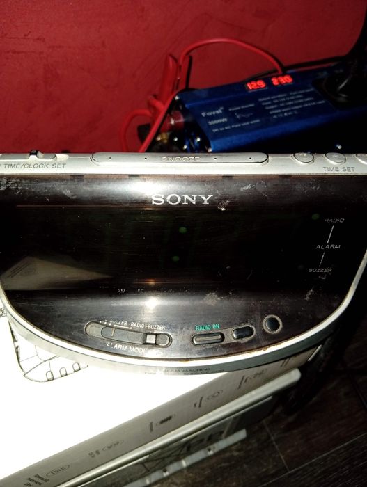 Радіо-  годинник SONY