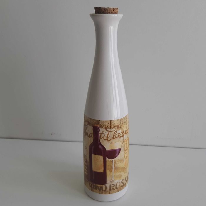 Pequena Garrafa Decorativa Porcelana Branca
