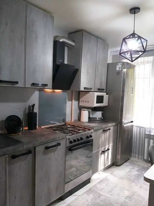 Продам 3к Кр.Камень ул Коробова кап ремонт мебель техника 2й этаж 53м²