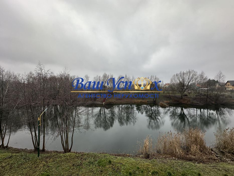 Продаж будинку з виходом на озеро у місті. село Крушинка.
