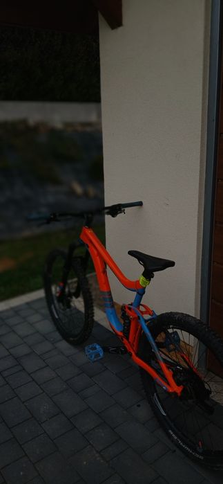 Giant reign m/l.rock/shox/fox/shimano