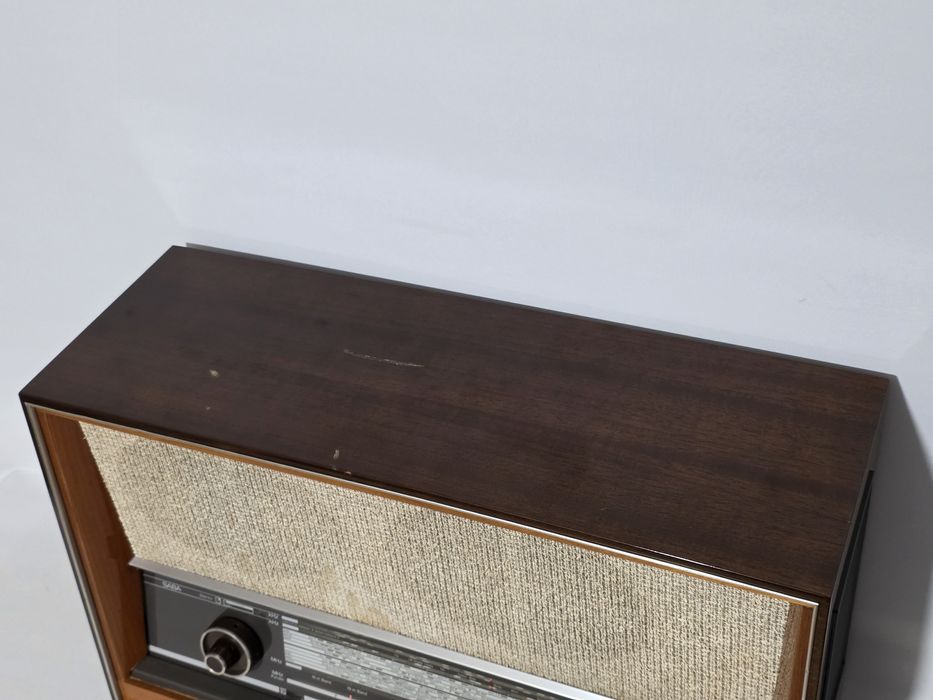 Rádio antigo reparado SABA