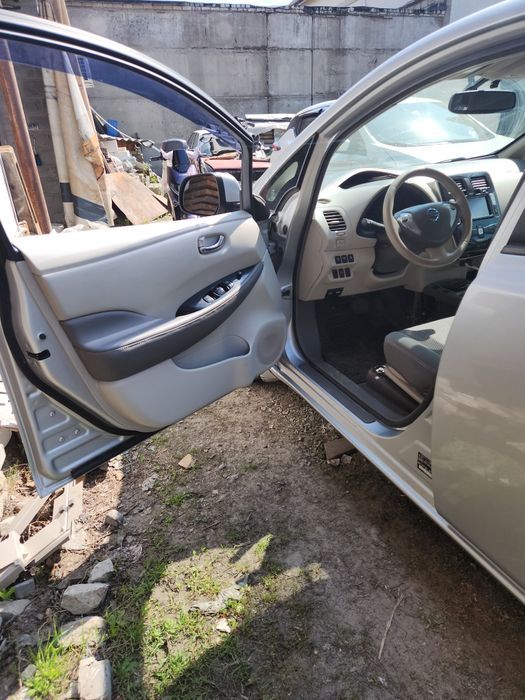 Nissan leaf 2012