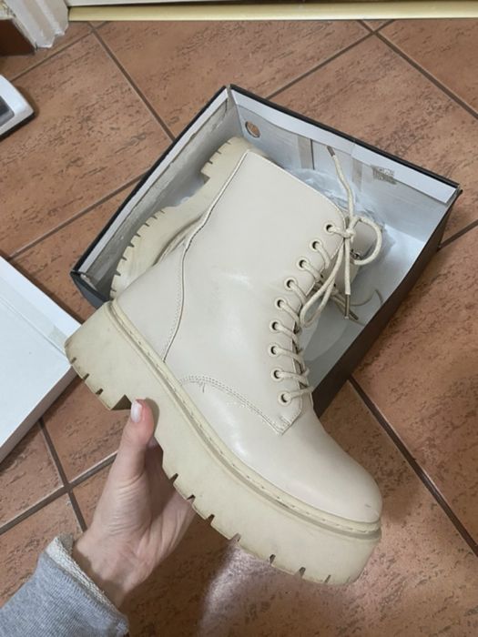 Beżowe workery botki glany