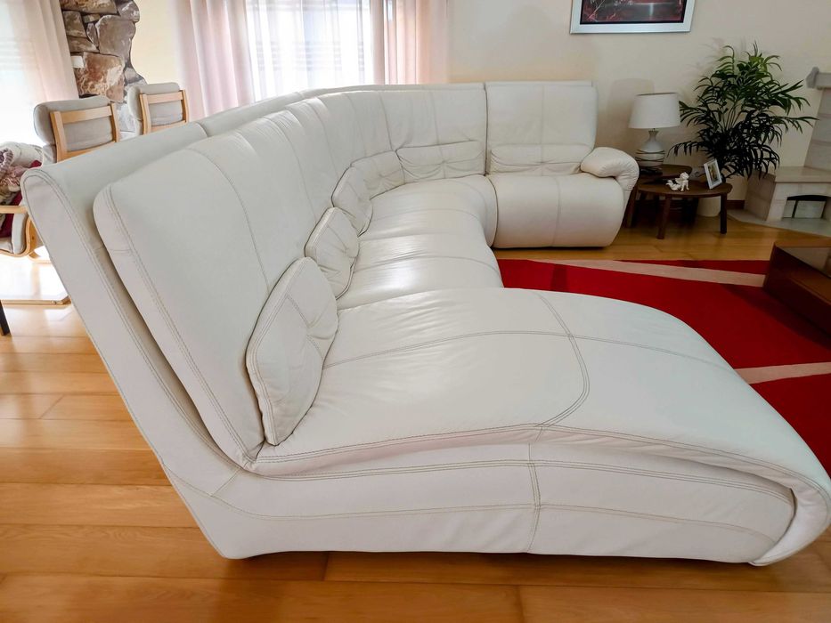 Sofá em pele branca de canto de 6 lugares e chaise longue - desc 30%