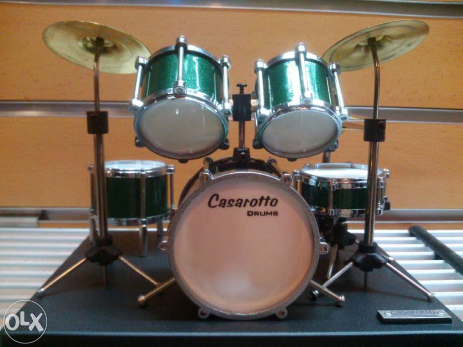 Mini Bateria em estojo de acrílico