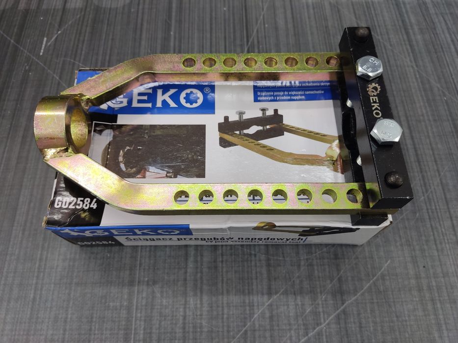 Съемник для шарниров полуоси шруса  универсальный GEKO G02584