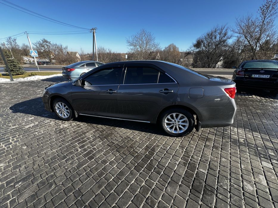 Офіційна Toyota Camry 2.5 бензин
