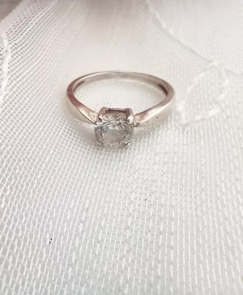 Срібна каблучка в гарному стані