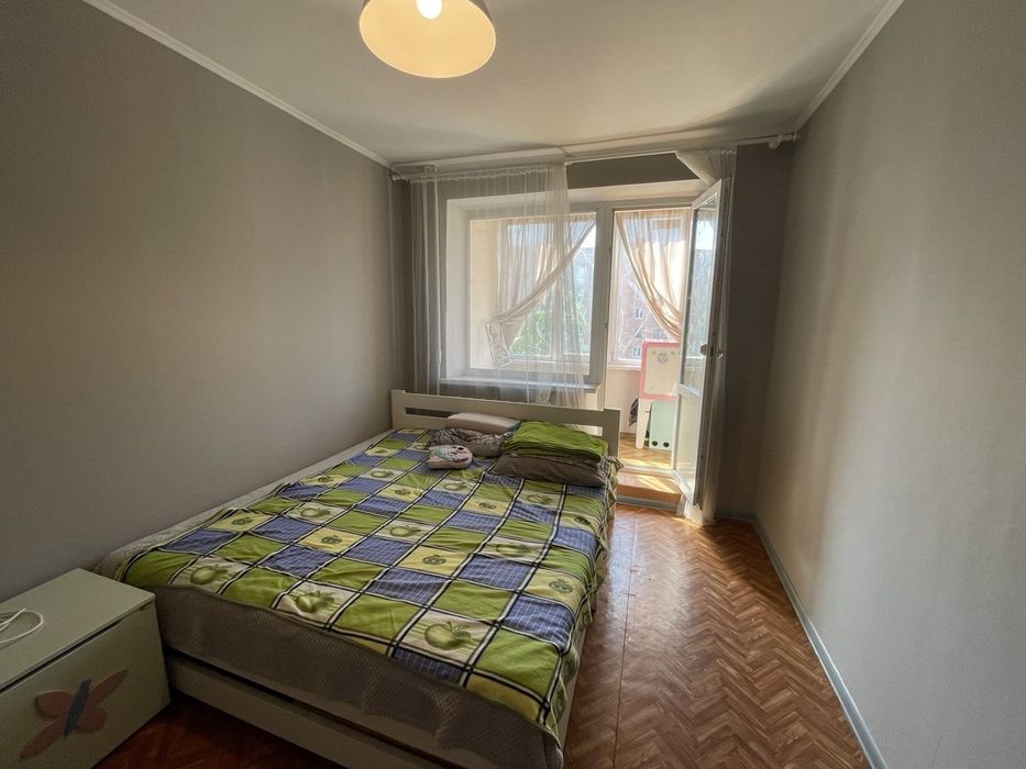 Сдам 3-комн квартиру Газ.Таирова Ак.Королева, 75.
В доме газ ! 
Три раздельные комнаты