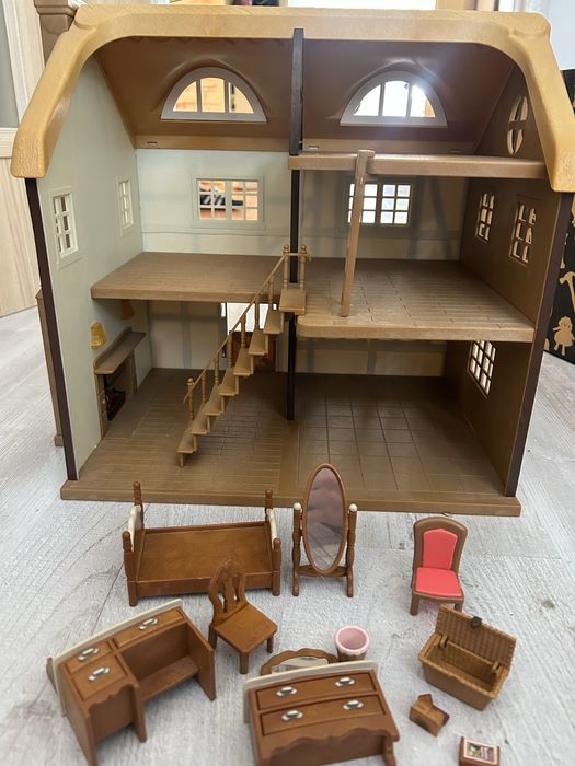 Sprzedam piekny domek dla lalek + GRATIS akcesoria