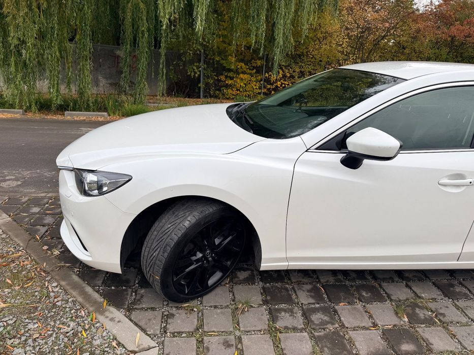 Mazda 6 Samochód kupiony jako demonstracyjny z salonu w najbogatszej wersji.