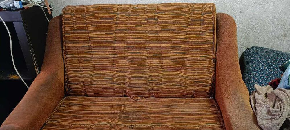 Продаю диван простий